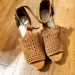Marc Fisher Brown wedges